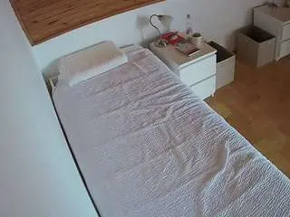 Camsoda Private Sex Chat of voyeurcam-julmodels-greybed-1