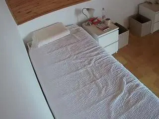 Camsoda Watch Live Sex Cams of voyeurcam-julmodels-greybed-1