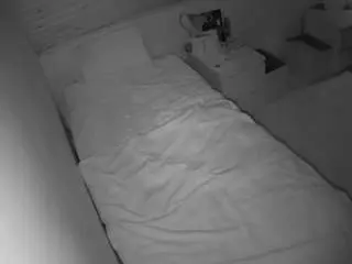 Camsoda Sex Chat of voyeurcam-julmodels-greybed-1