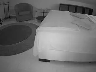 Camsoda Live Sex Cam of voyeurcam-julmodels-whitebed-6