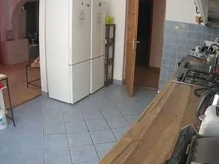 Camsoda Live Sex Cam of voyeurcam-julmodels-kitchen