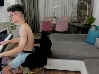 Camsoda Free Porn Cam of johnnykeyton8