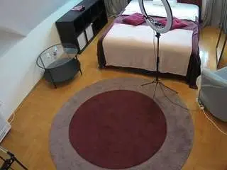 Camsoda Live Sex of voyeurcam-julmodels-whitebed-1
