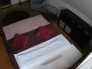 Camsoda Nude Webcam of voyeurcam-julmodels-whitebed-2