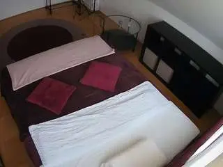 Camsoda Live Sex of voyeurcam-julmodels-whitebed-2