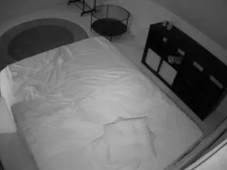 Camsoda Adult Webcam of voyeurcam-julmodels-whitebed-2