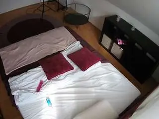 Camsoda Adult Webcams of voyeurcam-julmodels-whitebed-2