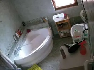 Camsoda Free Porn Cam of voyeurcam-julmodels-bath-1st-2