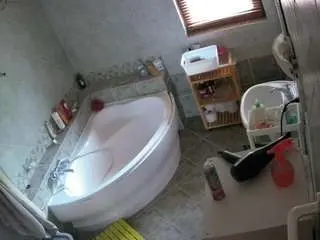 Camsoda Adult Video Chat of voyeurcam-julmodels-bath-1st-2