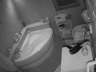Camsoda Adult Webcam of voyeurcam-julmodels-bath-1st-2
