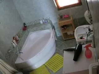 Camsoda Adult Webcams of voyeurcam-julmodels-bath-1st-2