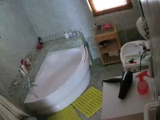 Camsoda Adult Webcams of voyeurcam-julmodels-bath-1st-2