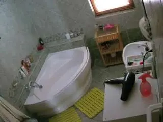 Camsoda Adult Video Chat of voyeurcam-julmodels-bath-1st-2