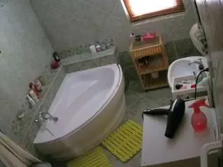 Camsoda Adult Webcams of voyeurcam-julmodels-bath-1st-2