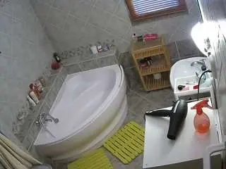 Camsoda Live Sex Cam of voyeurcam-julmodels-bath-1st-2