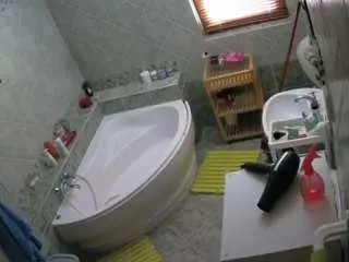 Camsoda Private Sex Chat of voyeurcam-julmodels-bath-1st-2