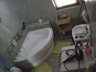 Camsoda Live Sex Cam of voyeurcam-julmodels-bath-1st-2