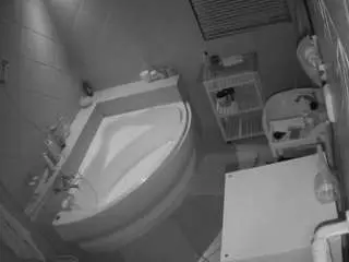 Camsoda Sex Cam of voyeurcam-julmodels-bath-1st-2
