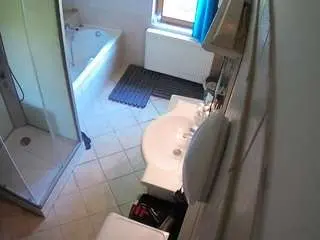 Camsoda Free Porn Cam of voyeurcam-julmodels-bath-2nd-2