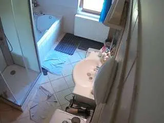 Camsoda Free Live Porn of voyeurcam-julmodels-bath-2nd-2