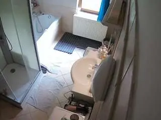 Camsoda Adult Webcams of voyeurcam-julmodels-bath-2nd-2