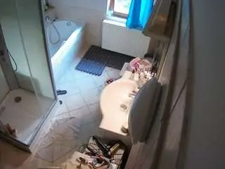 Camsoda Adult Video Chat of voyeurcam-julmodels-bath-2nd-2