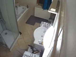 Camsoda Sex Chat of voyeurcam-julmodels-bath-2nd-2