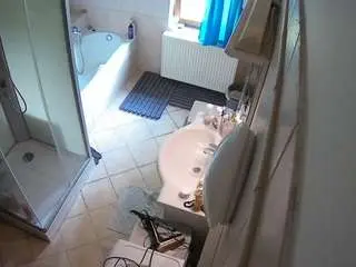 Camsoda Free Porn Cam of voyeurcam-julmodels-bath-2nd-2