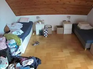 Camsoda Adult Webcams of voyeurcam-julmodels-greybed-3