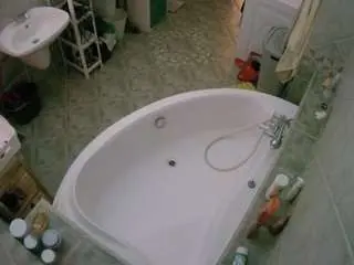 Camsoda Private Sex Chat of voyeurcam-julmodels-bath-1st-1