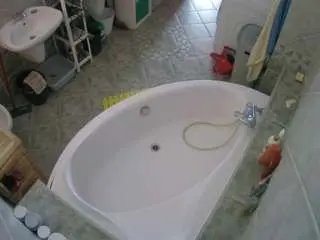 Camsoda Live Sex Cam of voyeurcam-julmodels-bath-1st-1