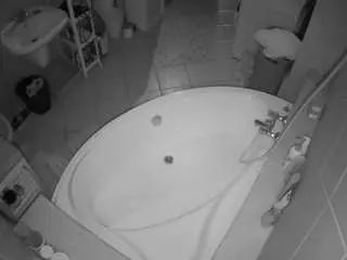 Camsoda Adult Webcam of voyeurcam-julmodels-bath-1st-1