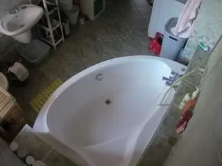 Camsoda Private Sex Chat of voyeurcam-julmodels-bath-1st-1