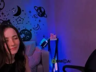Camsoda Nude Webcam of caroline-honeyy1