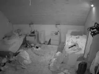 Camsoda Live Sex Cam of voyeurcam-julmodels-whitebed-3