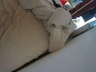 Camsoda Sex Cam of voyeurcam-julmodels-whitebed-4