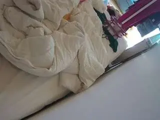 Camsoda Sex Chat of voyeurcam-julmodels-whitebed-4