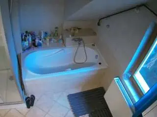 Camsoda Sex Cam of voyeurcam-julmodels-bath-2nd-1