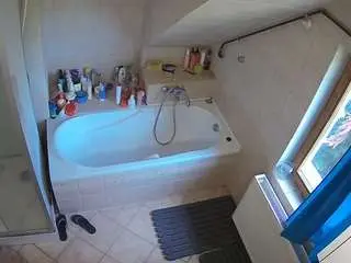 Camsoda Free Porn Cam of voyeurcam-julmodels-bath-2nd-1