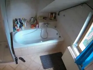 Camsoda Live Sex of voyeurcam-julmodels-bath-2nd-1
