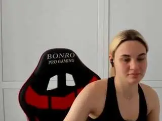 Camsoda Nude Webcam of hazelloveee