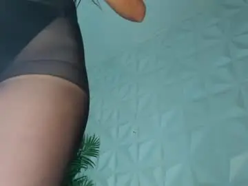 Chaturbate Live Sex Cam of hellen_sky_