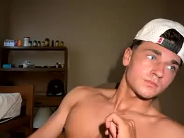 Chaturbate Live Sex Cam of elijahkinky24