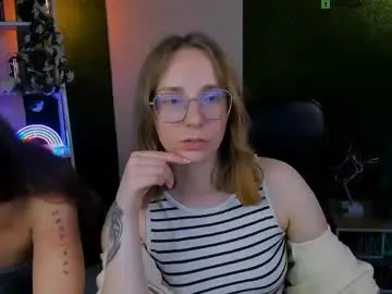 Chaturbate Live Sex Cam of kiki_swan