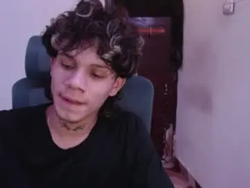 Chaturbate Live Sex Cam of andy_dan1