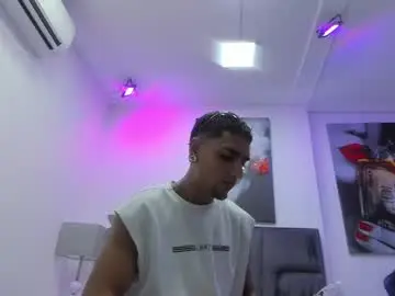 Chaturbate Watch Live Sex Cams of dennis_kinsey