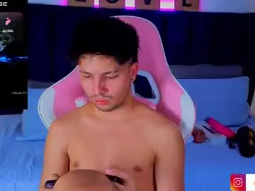 Chaturbate Sex Cam of issac_james