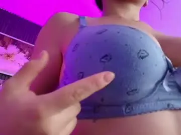 Chaturbate Live Sex Cam of aitana_petite_