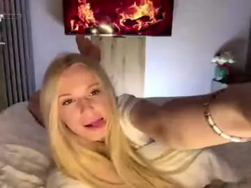 Chaturbate Best live sex cam show of moonavellle_