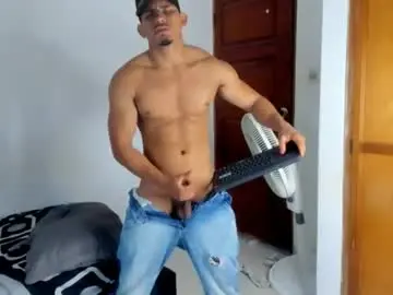 Chaturbate Live Porn of alan_newton1